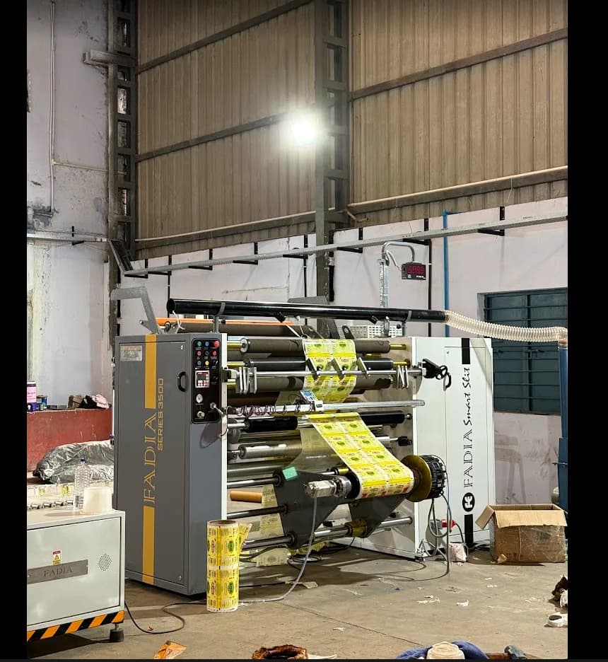 Slitting and rewinding of printed flexible-packaging film